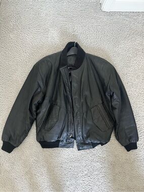 Men's Vintage Black Leather Bomber Jacket with Ribbed Trim